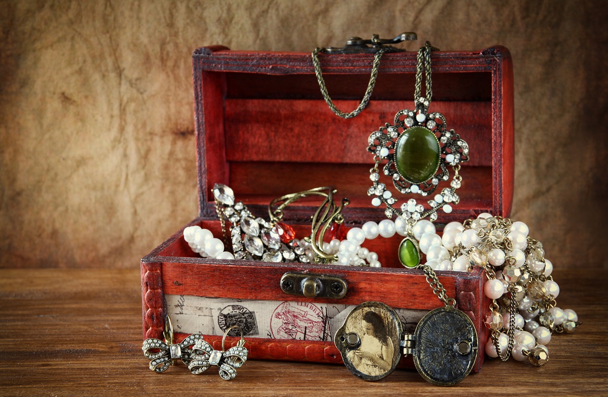 antique jewelry