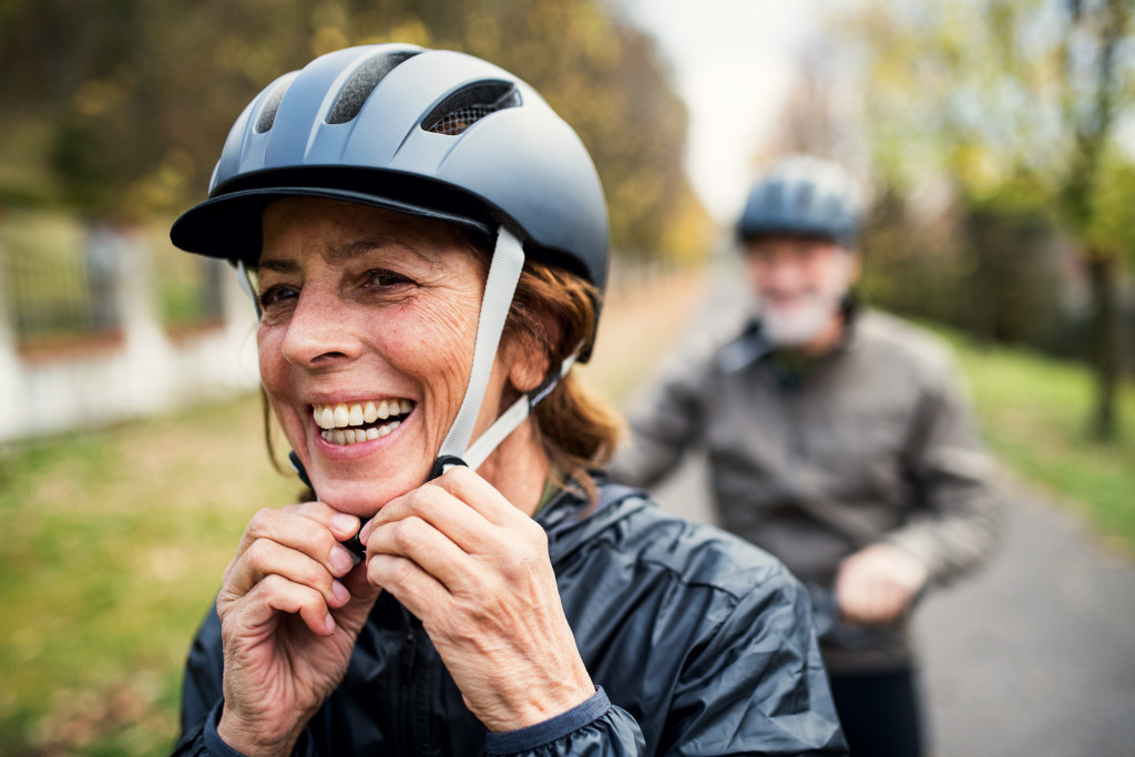 woman wearing bike helmet 